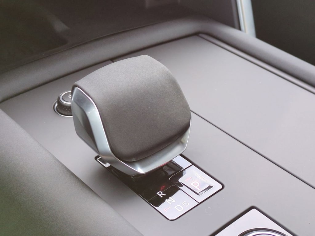 Thumbnail: 2026 Land Rover Discovery - 18