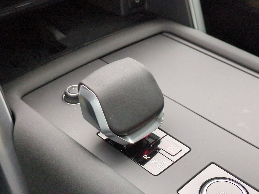 Thumbnail: 2026 Land Rover Discovery - 34