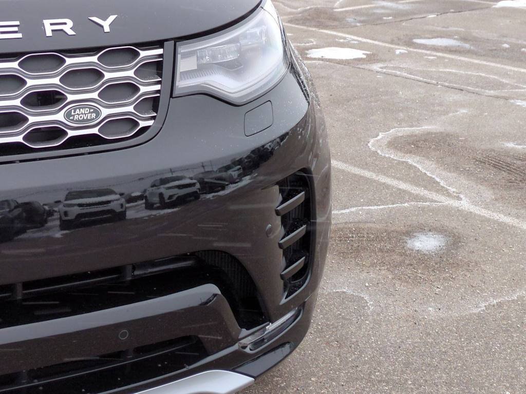 Thumbnail: 2026 Land Rover Discovery - 6