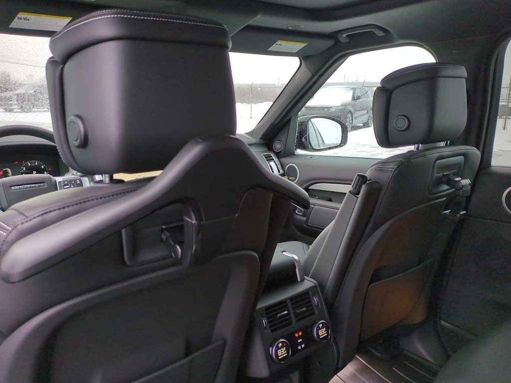 Thumbnail: 2026 Land Rover Discovery - 10