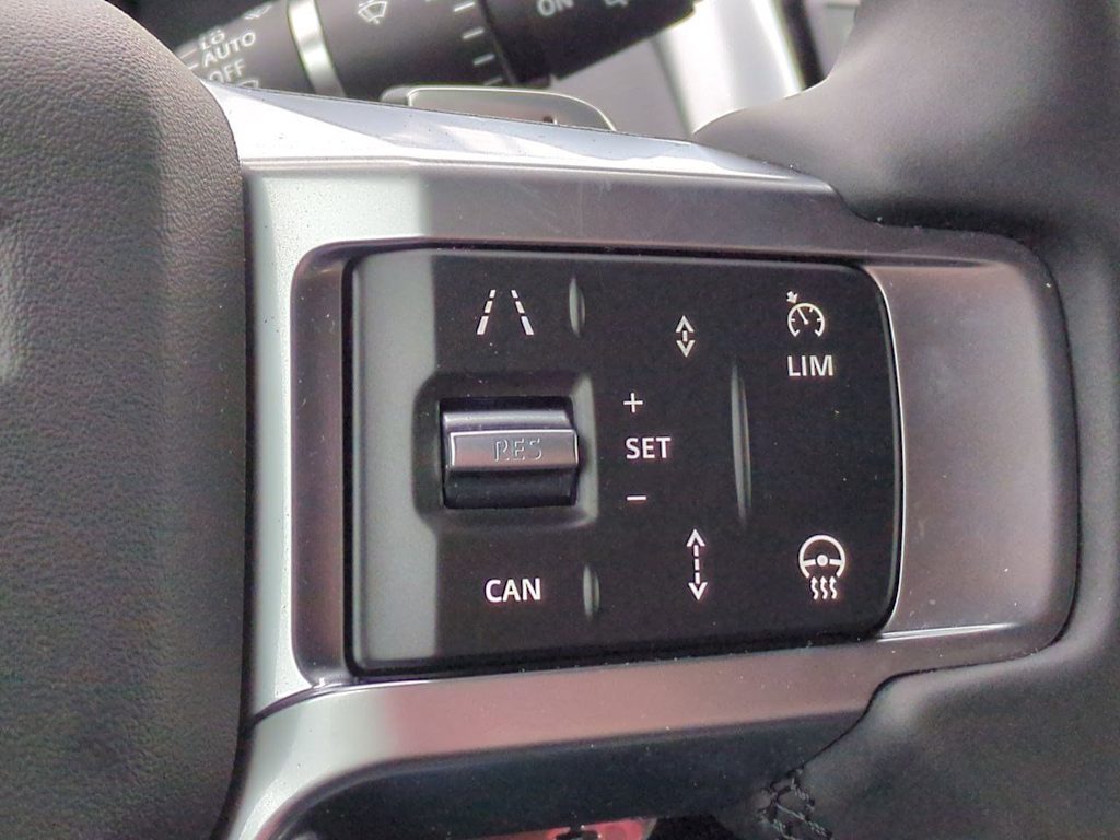 Thumbnail: 2026 Land Rover Discovery - 32