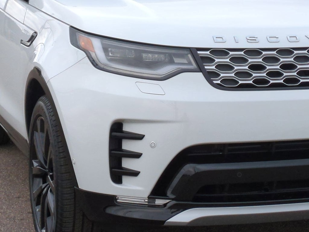 Thumbnail: 2026 Land Rover Discovery - 24