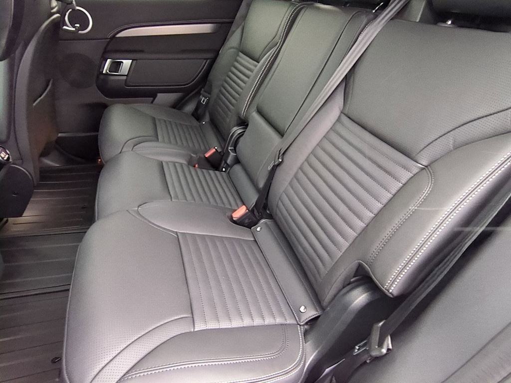 Thumbnail: 2026 Land Rover Discovery - 28