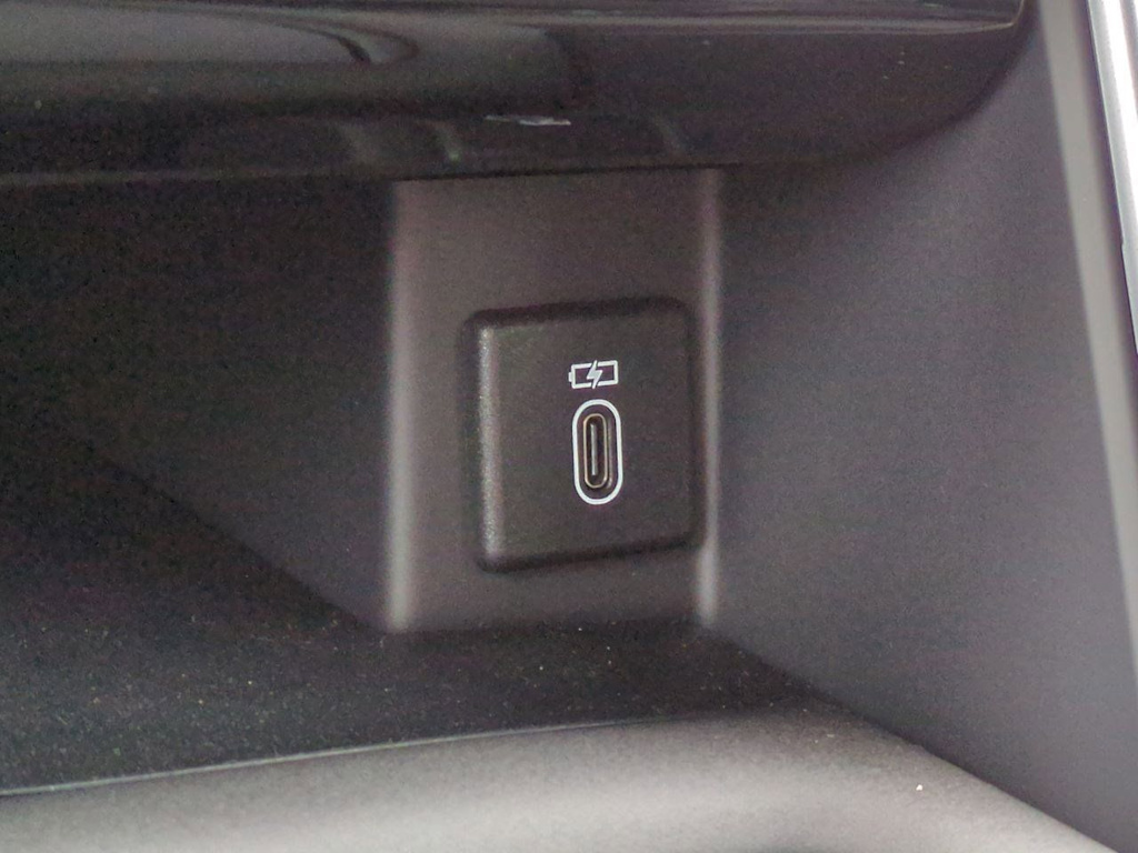 Thumbnail: 2026 Land Rover Discovery - 36