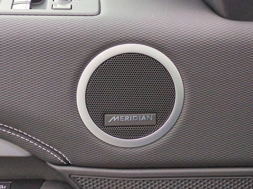 Thumbnail: 2026 Land Rover Discovery - 7