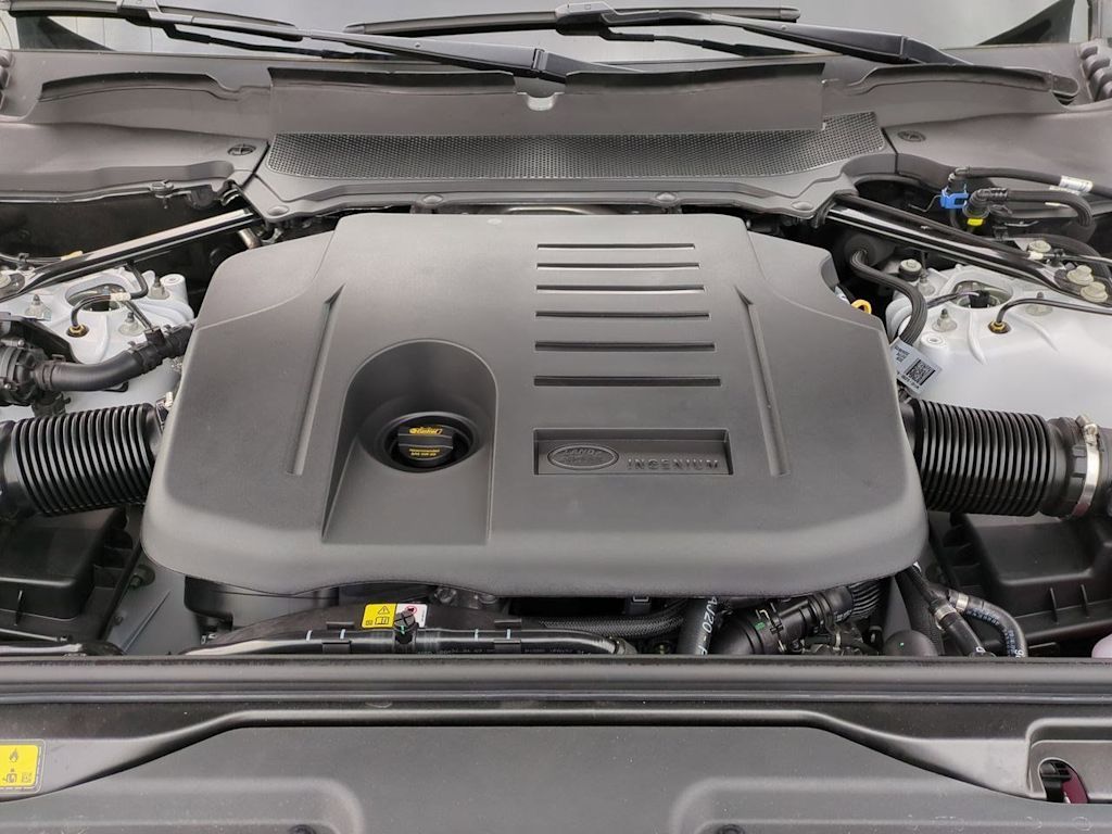 Thumbnail: 2026 Land Rover Discovery - 9