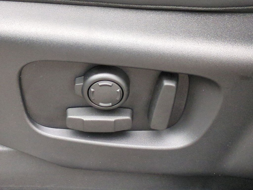 Thumbnail: 2026 Land Rover Discovery - 26