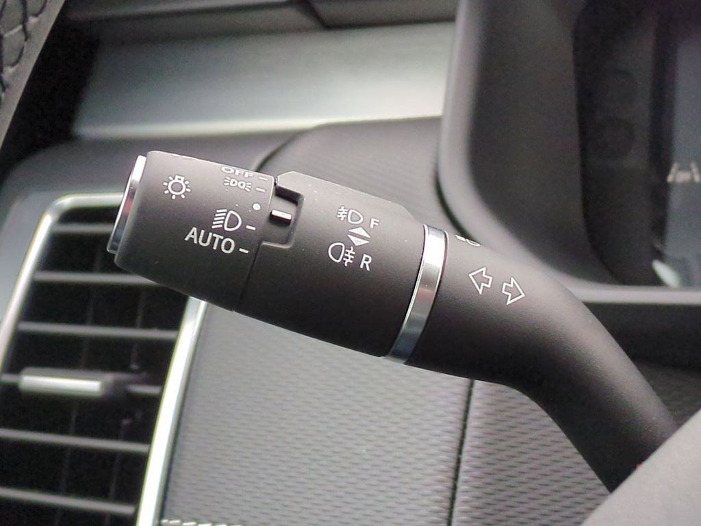 Thumbnail: 2026 Land Rover Discovery - 16