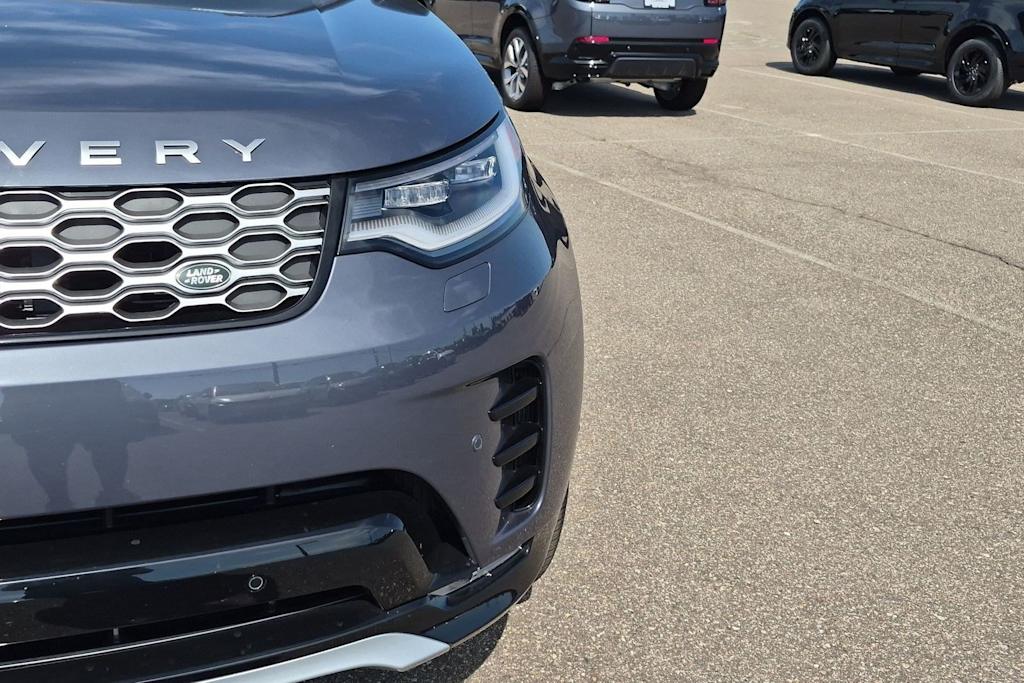 Thumbnail: 2026 Land Rover Discovery - 23