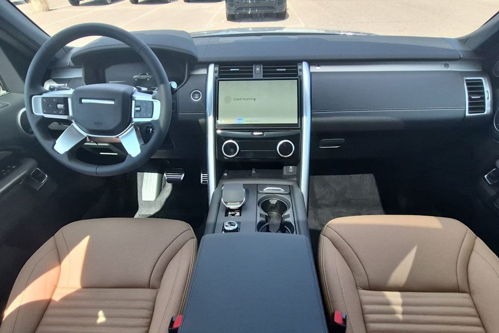 Thumbnail: 2026 Land Rover Discovery - 10