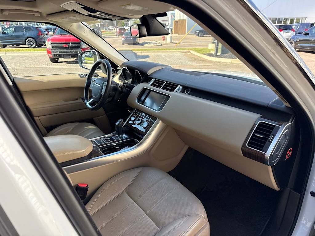 Thumbnail: 2016 Land Rover Range Rover Sport - 9