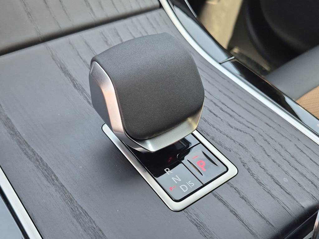 Thumbnail: 2026 Land Rover Range Rover Velar - 18
