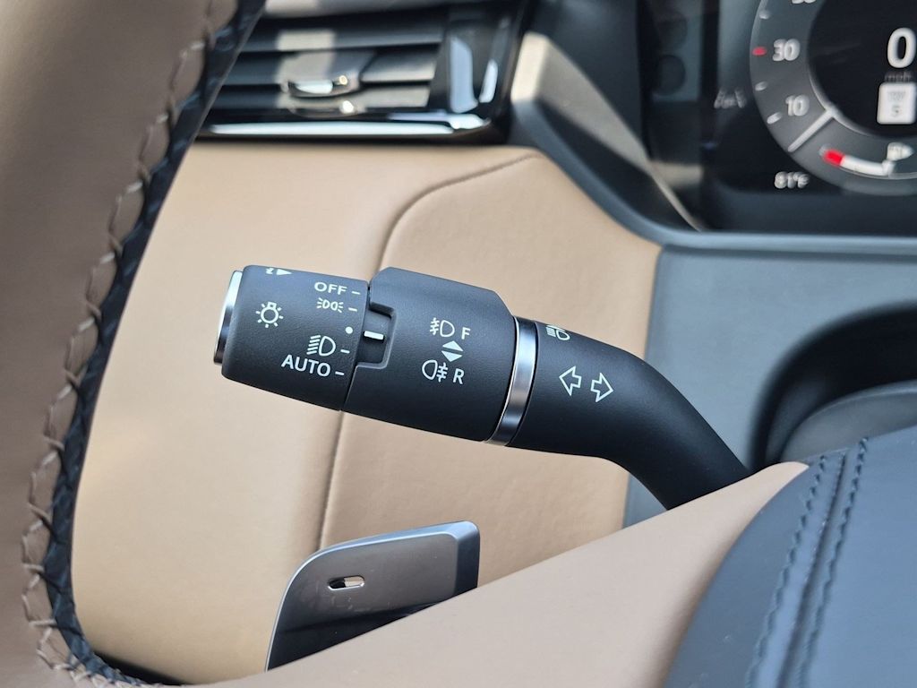 Thumbnail: 2026 Land Rover Range Rover Velar - 30