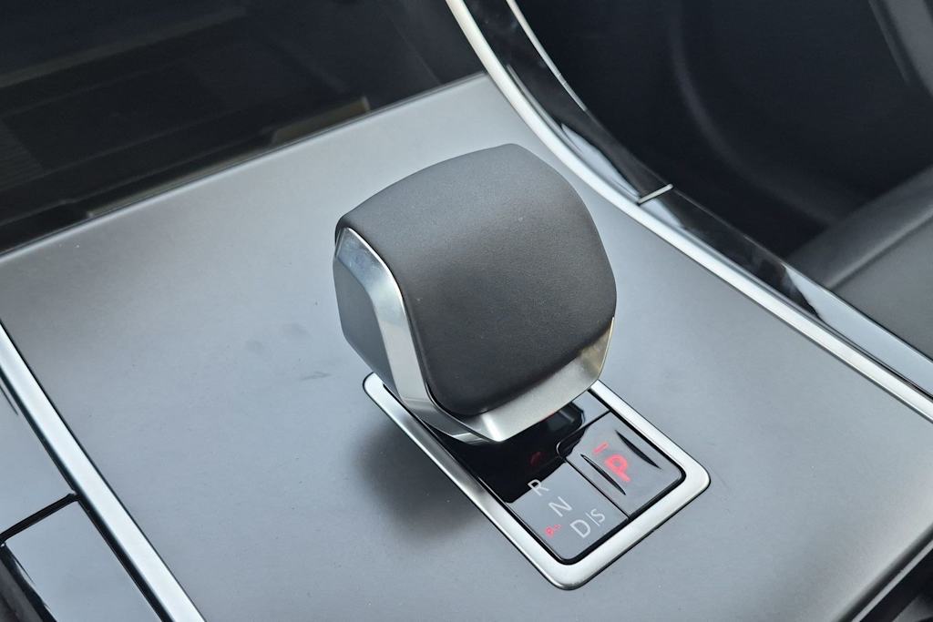 Thumbnail: 2026 Land Rover Range Rover Velar - 35