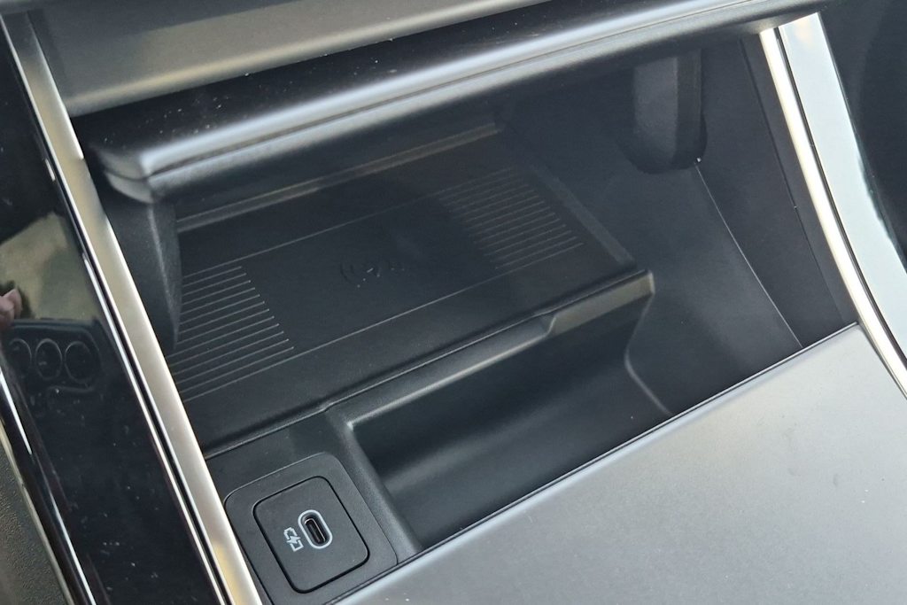 Thumbnail: 2026 Land Rover Range Rover Velar - 34