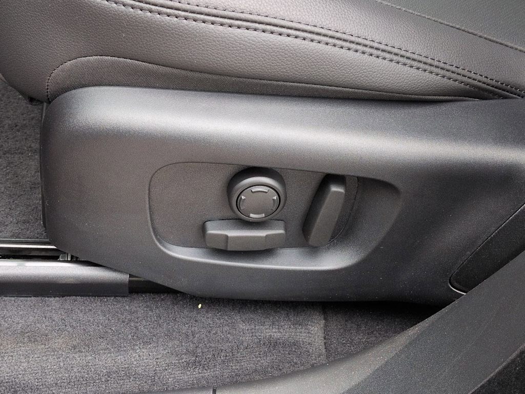 Thumbnail: 2026 Land Rover Range Rover Velar - 26