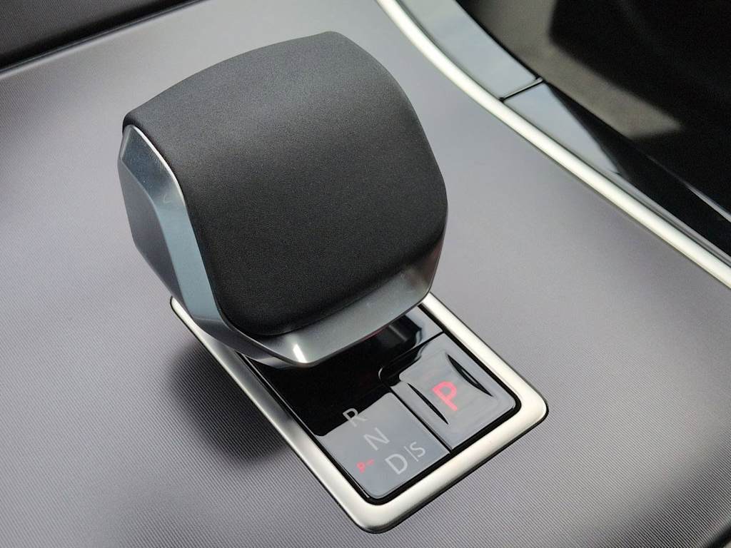 Thumbnail: 2026 Land Rover Range Rover Velar - 18