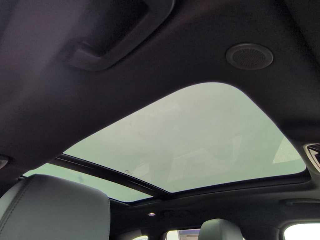 Thumbnail: 2026 Land Rover Range Rover Velar - 27