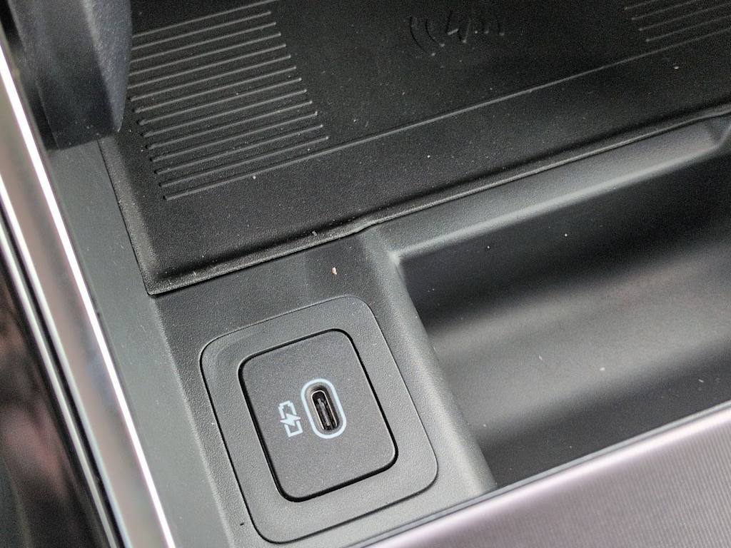 Thumbnail: 2026 Land Rover Range Rover Velar - 36