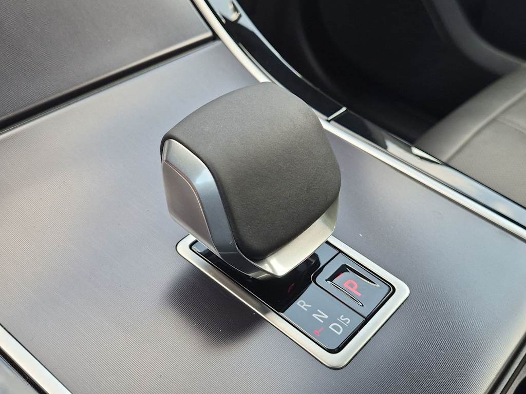 Thumbnail: 2026 Land Rover Range Rover Velar - 37