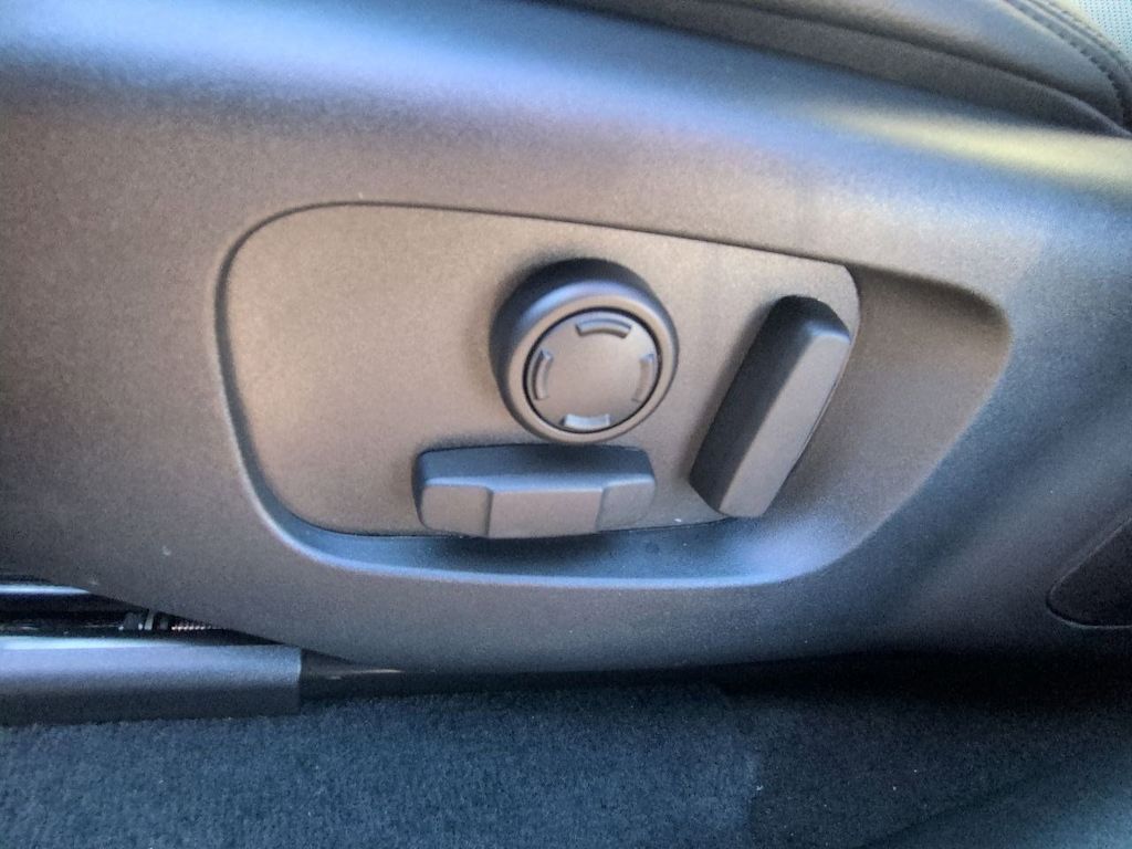 Thumbnail: 2026 Land Rover Range Rover Velar - 24