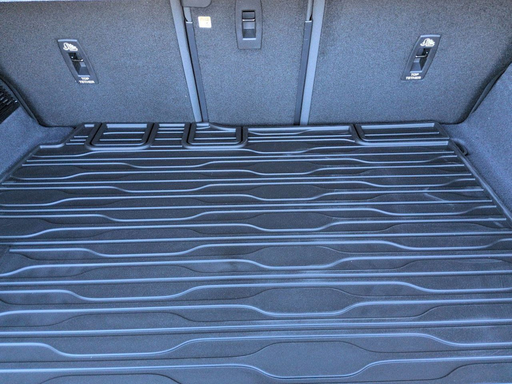 Thumbnail: 2026 Land Rover Range Rover Velar - 36