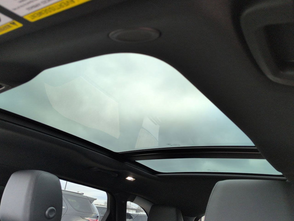 Thumbnail: 2026 Land Rover Range Rover Velar - 26