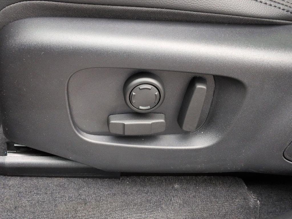 Thumbnail: 2026 Land Rover Range Rover Velar - 25