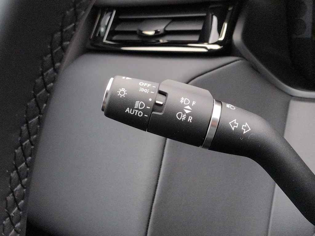 Thumbnail: 2026 Land Rover Range Rover Velar - 31