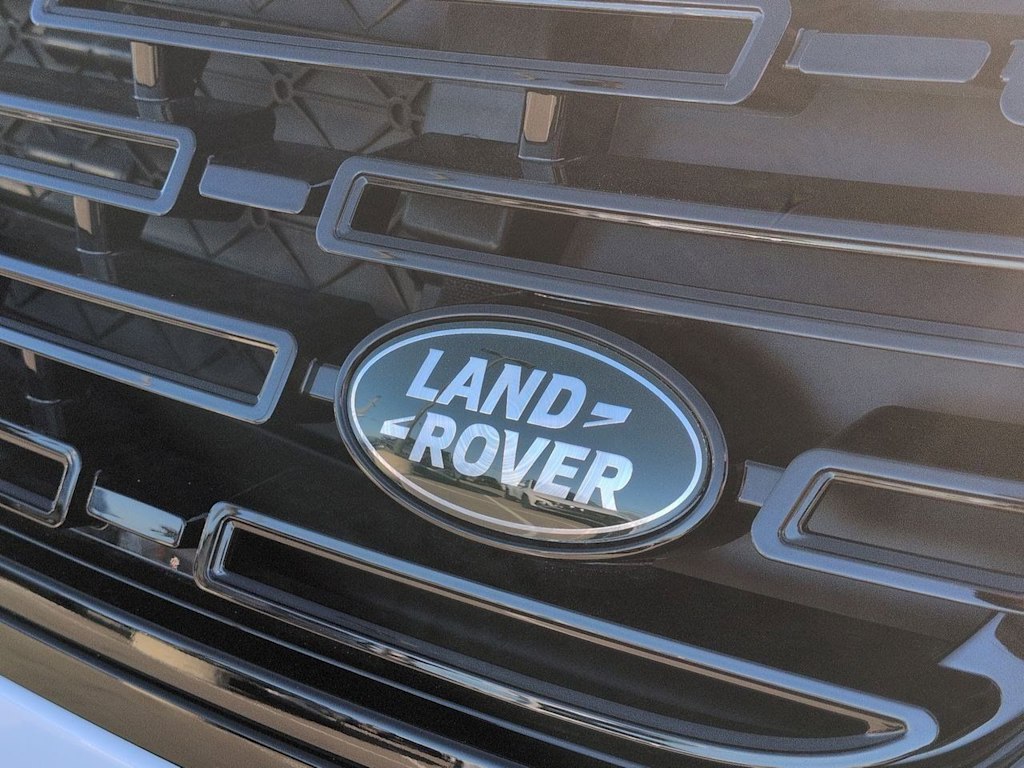 Thumbnail: 2026 Land Rover Range Rover Velar - 7