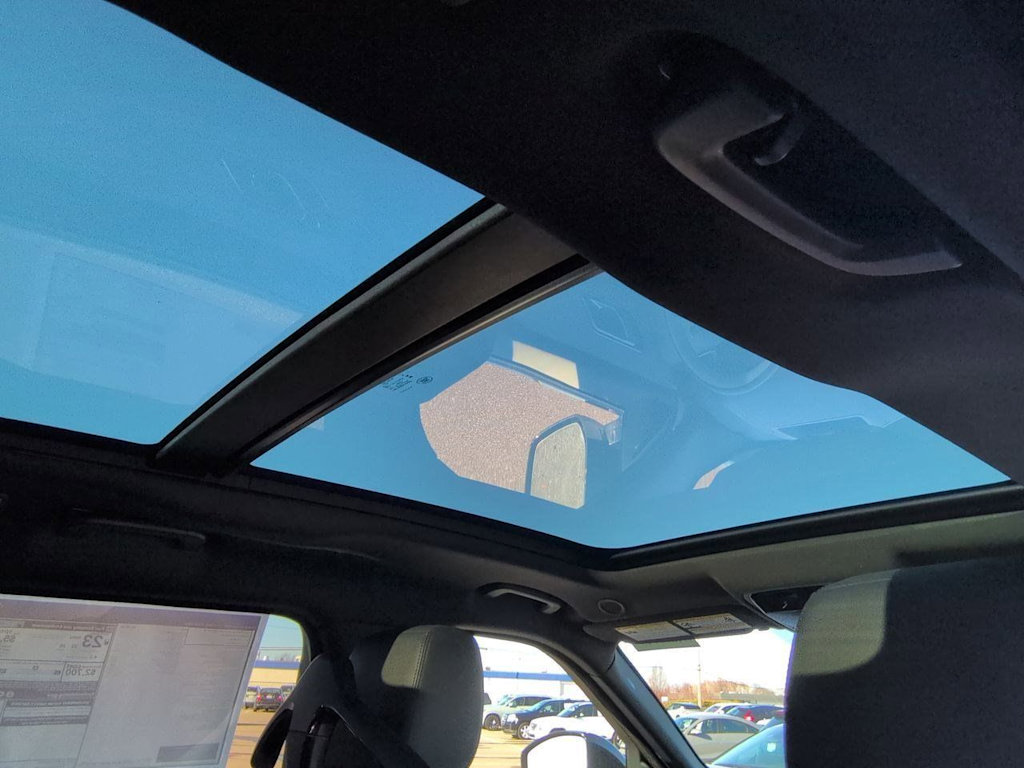 Thumbnail: 2026 Land Rover Range Rover Velar - 28