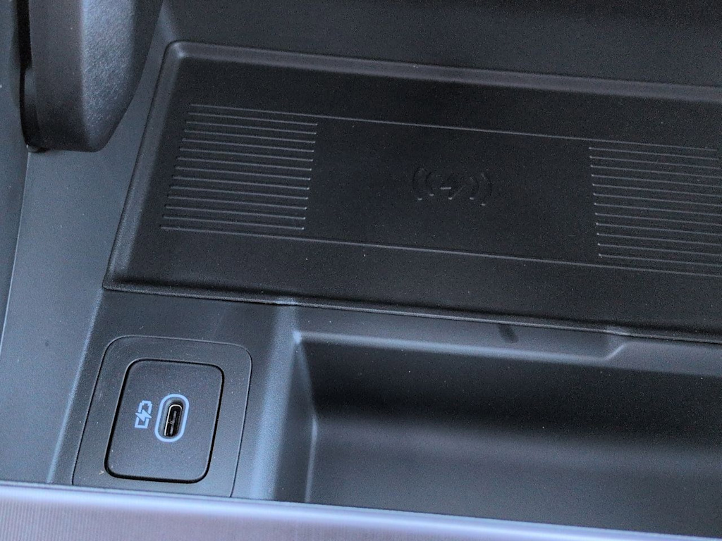 Thumbnail: 2026 Land Rover Range Rover Velar - 36