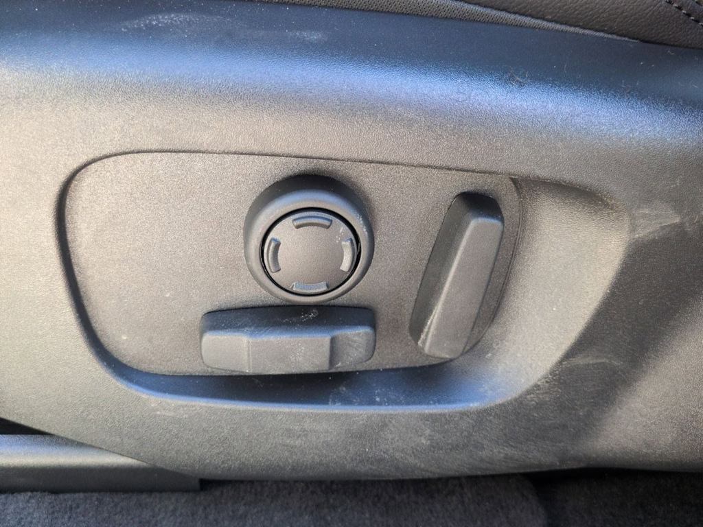 Thumbnail: 2026 Land Rover Range Rover Velar - 24