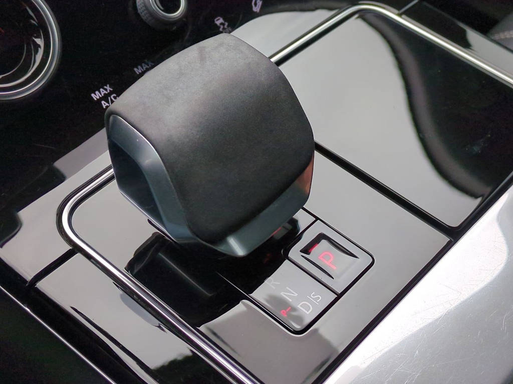 Thumbnail: 2022 Land Rover Range Rover Velar - 38