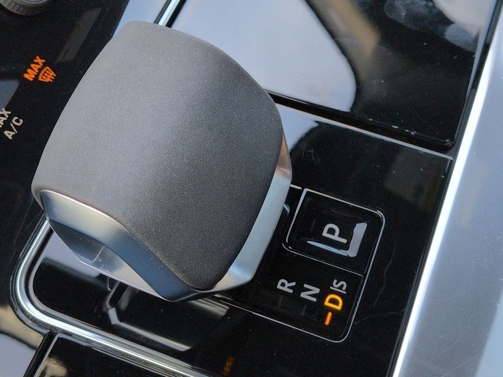 Thumbnail: 2023 Land Rover Range Rover Velar - 37