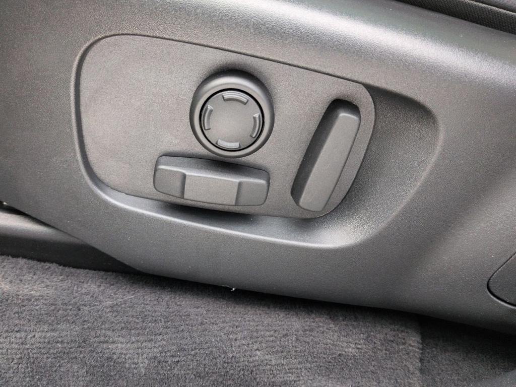 Thumbnail: 2023 Land Rover Range Rover Velar - 25