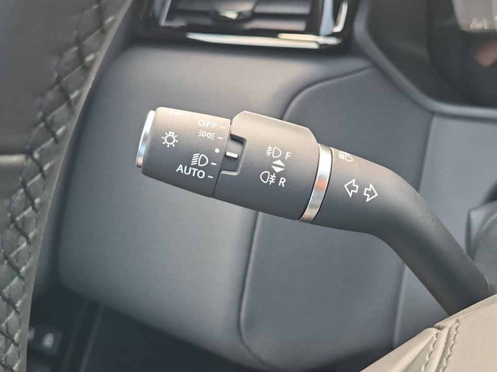 Thumbnail: 2026 Land Rover Range Rover Velar - 16