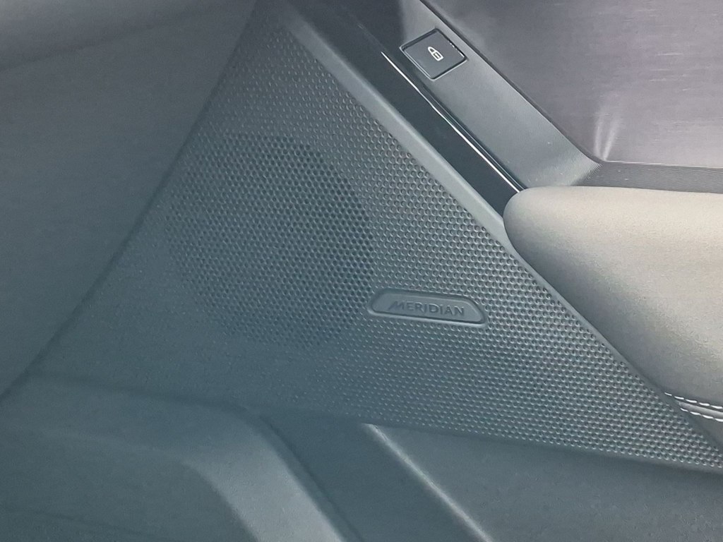 Thumbnail: 2026 Land Rover Range Rover Velar - 18