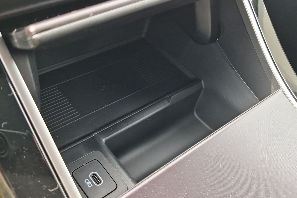 Thumbnail: 2026 Land Rover Range Rover Velar - 33