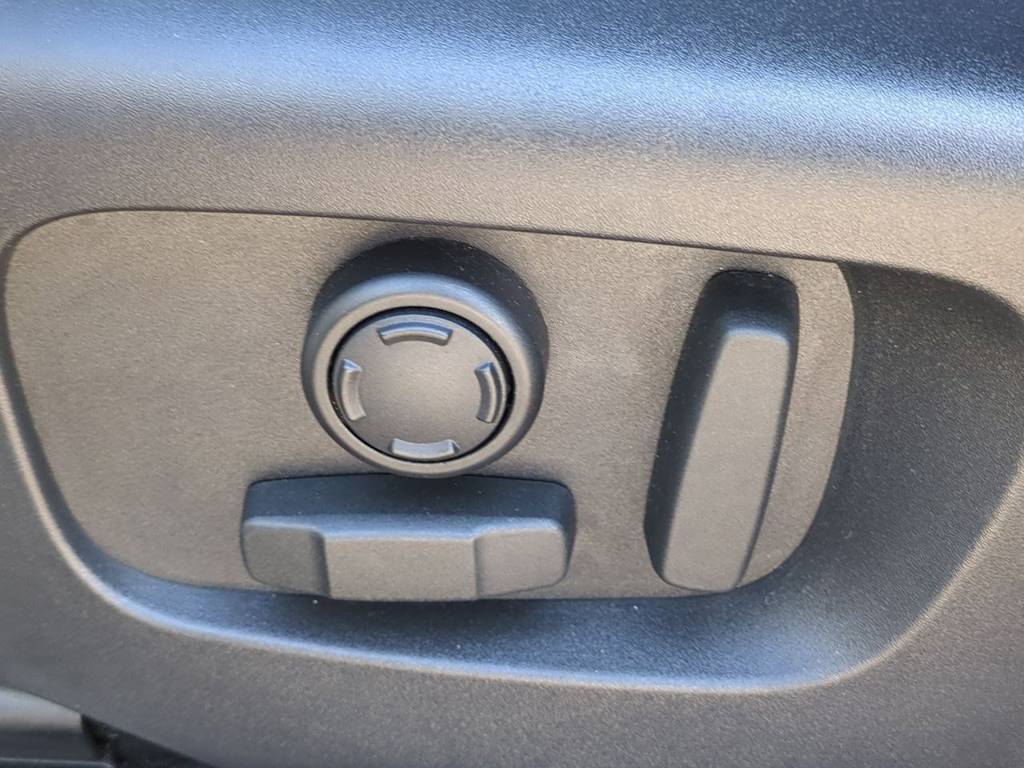 Thumbnail: 2023 Land Rover Range Rover Evoque - 24