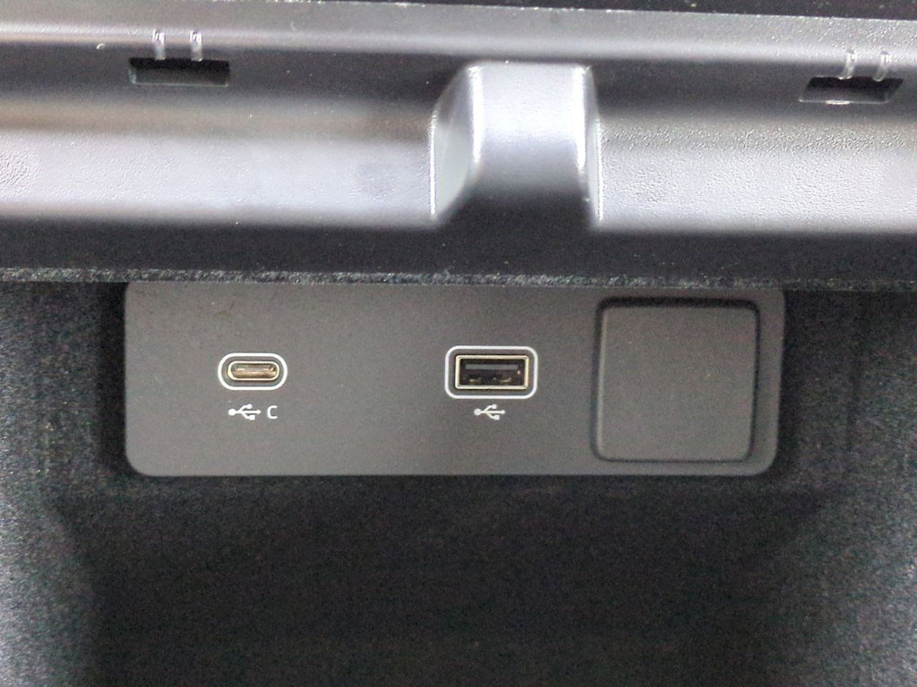 Thumbnail: 2023 Land Rover Range Rover Evoque - 35