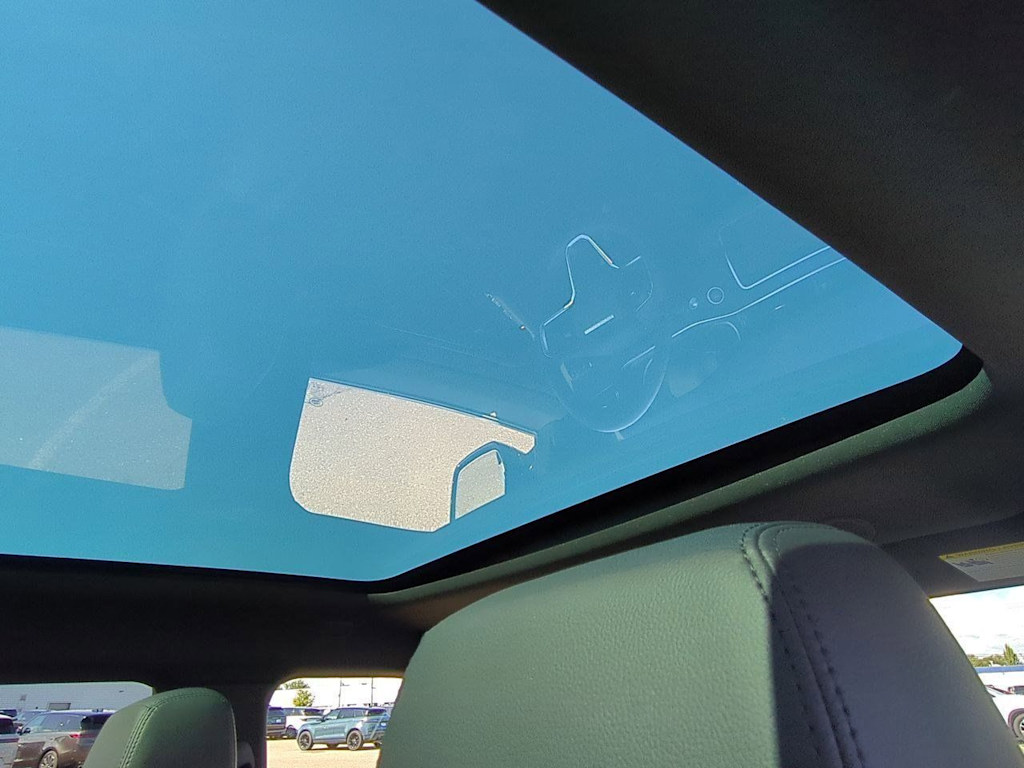 Thumbnail: 2023 Land Rover Range Rover Evoque - 28