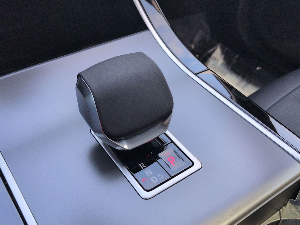 Thumbnail: 2026 Land Rover Range Rover Evoque - 15