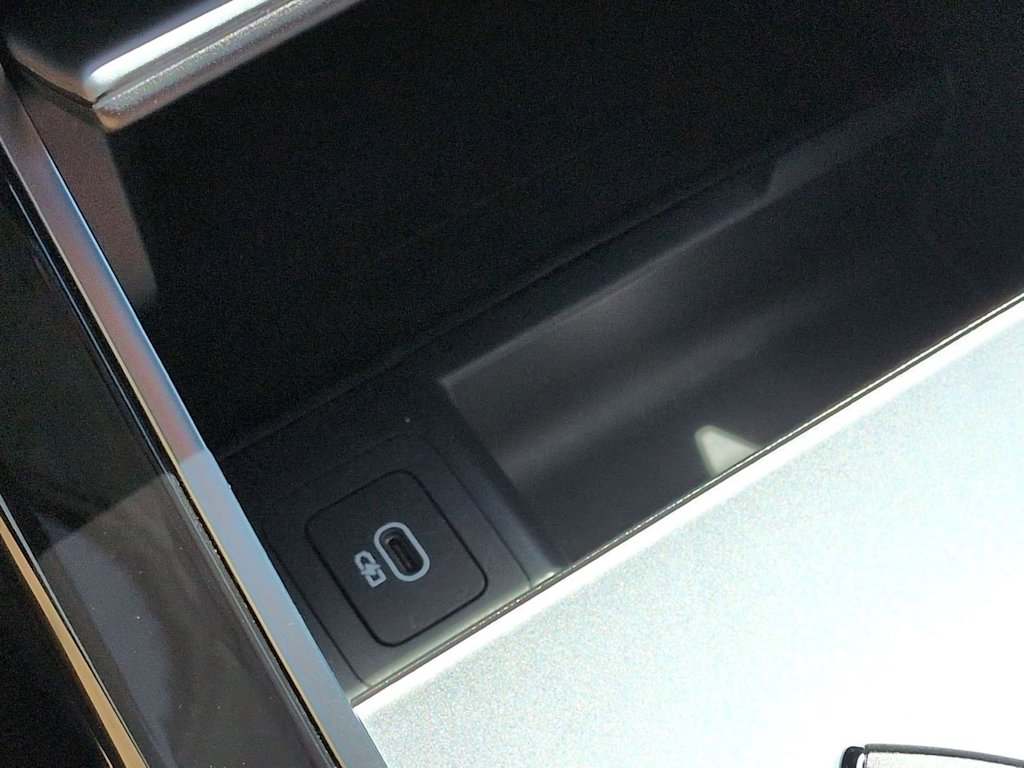 Thumbnail: 2024 Land Rover Range Rover Evoque - 36