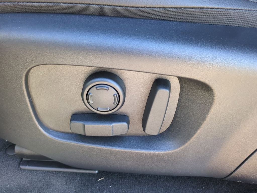 Thumbnail: 2026 Land Rover Range Rover Evoque - 22