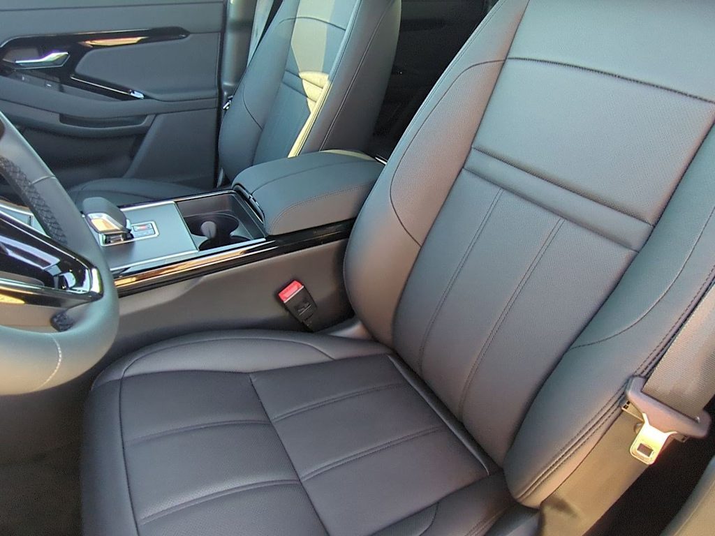 Thumbnail: 2026 Land Rover Range Rover Evoque - 9