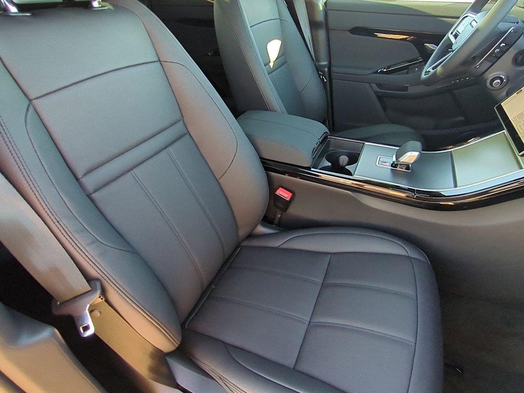 Thumbnail: 2026 Land Rover Range Rover Evoque - 10