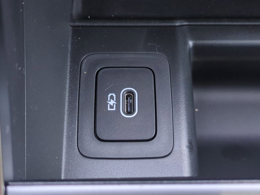 Thumbnail: 2026 Land Rover Range Rover Evoque - 33