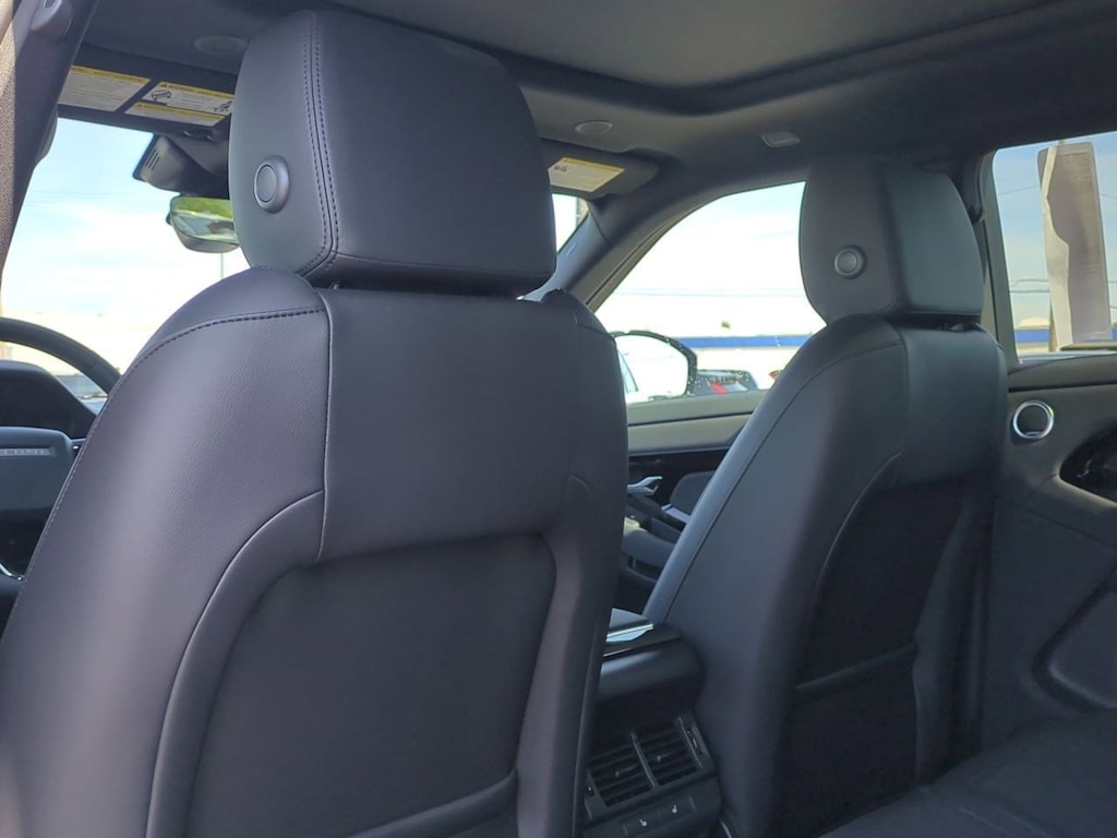 Thumbnail: 2026 Land Rover Range Rover Evoque - 10