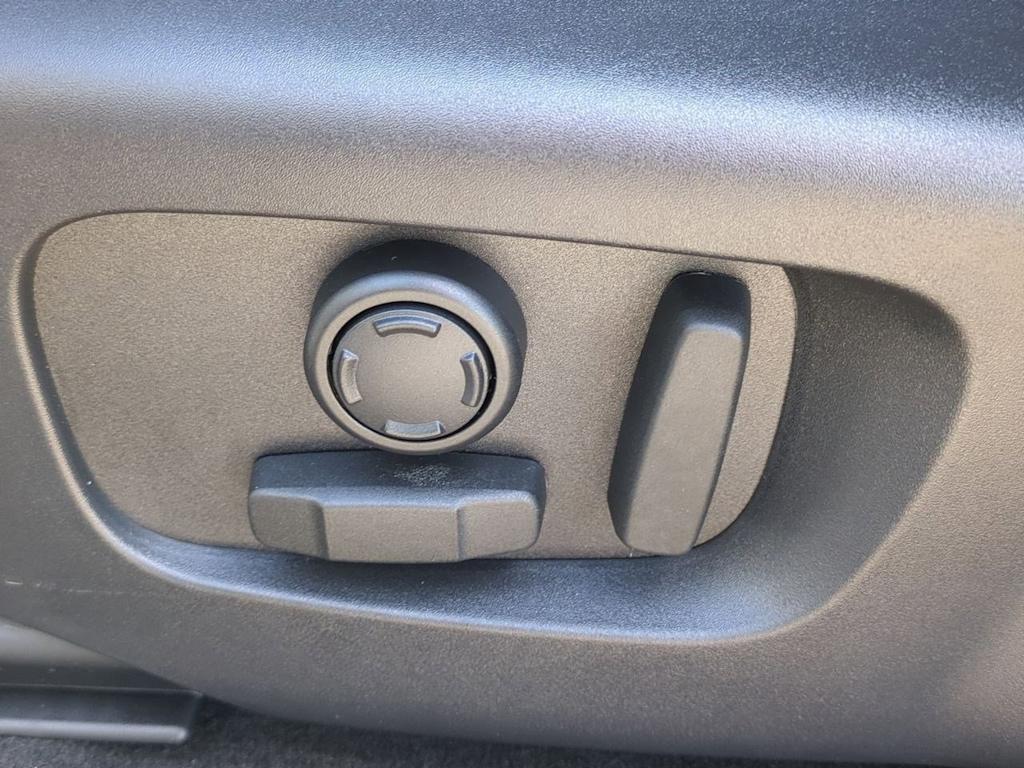 Thumbnail: 2026 Land Rover Range Rover Evoque - 22